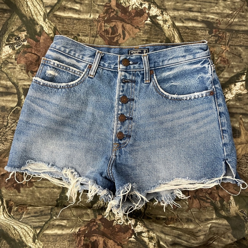 Abercrombie & Fitch natural Rise Shorts - Medium Wash  size 28/6  H67